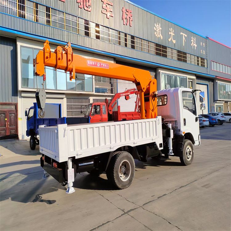 承德县三轮随车吊定制 农用改装机自备吊中瑞长期出售